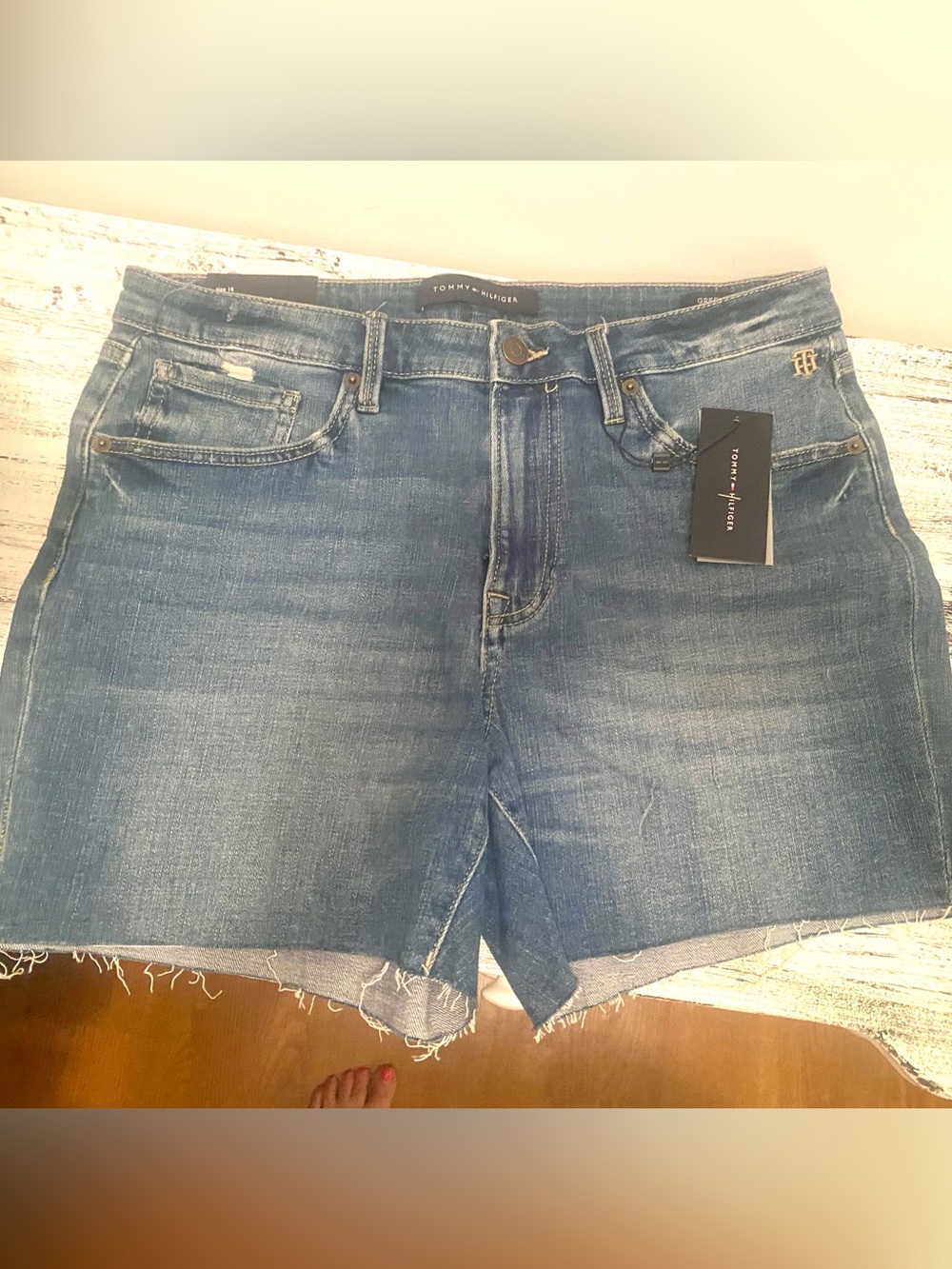 Tommy Hillfiger Greenwich Raw Hem Stretch Denim Mid Rise Shorts 10 NWT